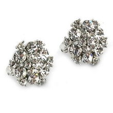 晶雪綻放 當新光施華洛世奇元素耳釘邂逅現代橡膠工藝