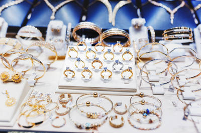 2023年9月12日珠寶首飾行業(yè)指數(shù)走低，市場(chǎng)短期承壓